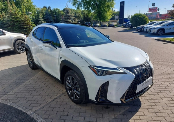 Lexus UX cena 164900 przebieg: 8679, rok produkcji 2022 z Szczecin małe 562